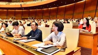 Bảo đảm chế độ đãi ngộ thỏa đáng đối với nhân viên y tế cơ sở, y tế dự phòng