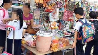 Thực phẩm bẩn bủa vây trường học