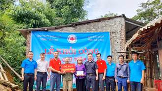 Hỗ trợ 40 triệu đồng làm nhà cho hộ nghèo xã Thẳm Dương