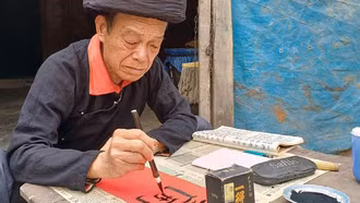 Độc đáo chuyện xin chữ ngày Tết của người Dao vùng Tây Bắc