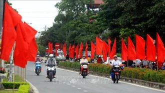 Tỉnh táo, nhạy bén trong cuộc đấu tranh chống các quan điểm sai trái, thù địch