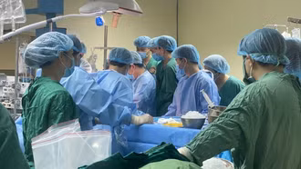 Thủ tướng tri ân gia đình người hiến tạng, khen tập thể y bác sĩ điều phối, ghép tạng cứu sống 7 người