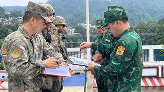 Đồn Biên phòng Trịnh Tường (Việt Nam) tuần tra song phương với Tiểu đoàn BĐBP Hà Khẩu (Trung Quốc)