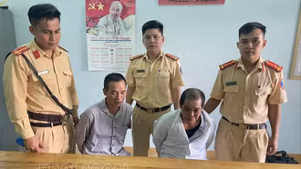 Bắt 2 đối tượng tàng trữ trái phép chất ma túy