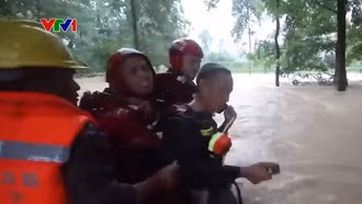 Trung Quốc sơ tán gần 10.000 người do mưa bão