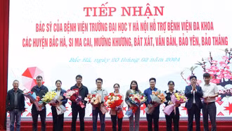 9 bác sĩ Bệnh viện Đại học Y Hà Nội hỗ trợ tỉnh Lào Cai