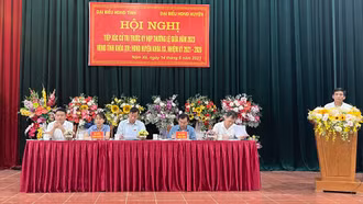 Đại biểu HĐND tỉnh, huyện tiếp xúc cử tri tại Văn Bàn