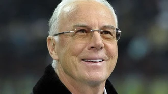 Huyền thoại Beckenbauer qua đời, giới bóng đá tiếc thương