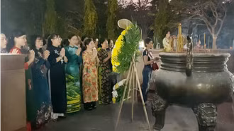 Đoàn công tác tỉnh Lào Cai viếng Nghĩa trang Hàng Dương