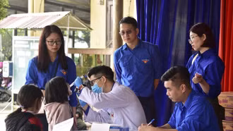 Trái tim thầy thuốc trẻ hướng tới vùng khó