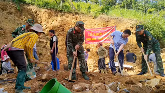 Khởi công nhà “Tình quân dân” tại xã Nậm Chạc