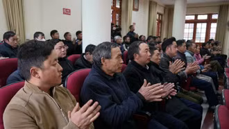 Tặng quà bí thư chi bộ thôn, tổ dân phố, trưởng thôn, tổ trưởng tổ dân phố dịp tết Nguyên đán Giáp Thìn 2024