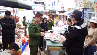 Triệt phá đường dây sản xuất, buôn bán mỳ chính giả quy mô lớn