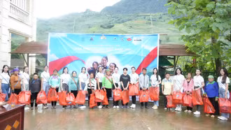 61 thí sinh cuộc thi Hoa hậu Du lịch tham gia hoạt động thiện nguyện tại xã Tả Van