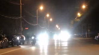 Bật đèn pha sai quy định bị phạt bao nhiêu?