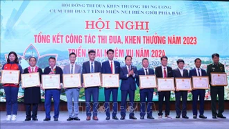 Quan tâm khen thưởng tập thể, cá nhân ở vùng sâu, vùng biên giới