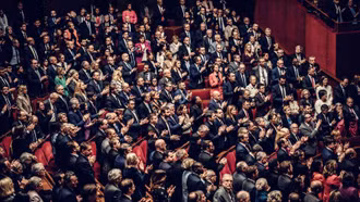 Pháp trở thành nước đầu tiên ghi quyền phá thai vào Hiến pháp