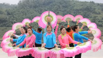 Đội múa góp phần giữ gìn bản sắc văn hóa dân tộc của xã biên giới