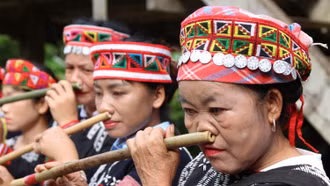 Hấp dẫn trò chơi dân gian trong Lễ mừng cơm mới của người Xá Phó