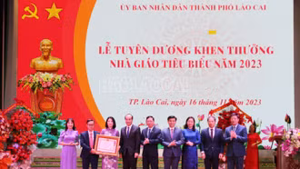 Phòng Giáo dục và Đào tạo thành phố Lào Cai đón nhận Huân chương Lao động hạng Nhì