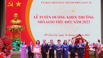 Phòng Giáo dục và Đào tạo thành phố Lào Cai đón nhận Huân chương Lao động hạng Nhì