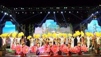 Hàng ngàn du khách tham dự khai mạc Lễ hội mùa hè 2024 "Sa Pa - xứ sở tình yêu"