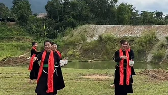 Về Làng Giàng xem người Tày múa bát