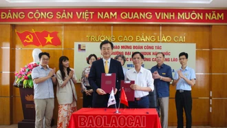 Đoàn công tác của Trường Đại học Uiduk Hàn Quốc thăm và làm việc với Trường Cao đẳng Lào Cai