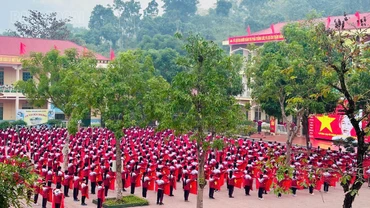 Các trường học tổ chức sinh hoạt dưới cờ, phát động thi đua chào mừng Đại hội đại biểu toàn quốc lần thứ XIV của Đảng