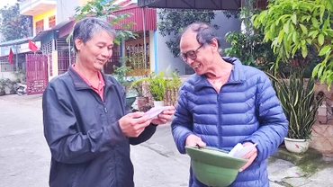 Phường Nghĩa Lộ phát thẻ cử tri đến 100% người dân trên địa bàn