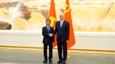 Thường trực Ban Bí thư hội đàm với Chánh Văn phòng TƯ Đảng Cộng sản Trung Quốc