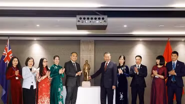 Tổng Bí thư, Chủ tịch nước Tô Lâm gặp gỡ cán bộ, nhân viên Đại sứ quán và cộng đồng người Việt Nam tại New Zealand