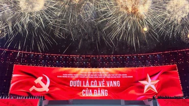 Rực rỡ pháo hoa chào mừng thành công Đại hội XIV của Đảng tại SVĐ Quốc gia Mỹ Đình