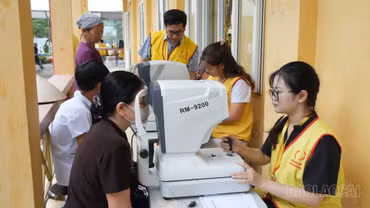 Gần 2.000 lượt người dân được khám bệnh, chăm sóc sức khỏe miễn