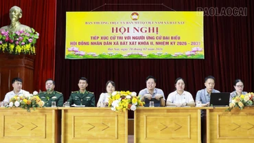 Ứng cử viên HĐND xã Bát Xát trình bày chương trình hành động trước cử tri