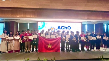 Đoàn học sinh Việt Nam xuất sắc dành 44 giải thưởng tại Kỳ thi Olympic Hóa học Châu Á