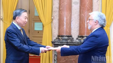 Tổng Bí thư, Chủ tịch nước Tô Lâm tiếp các đại sứ đặc mệnh toàn quyền các nước trình quốc thư