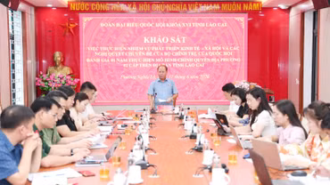 Các đại biểu Quốc hội tỉnh chia sẻ với những khó khăn trong triển khai thực hiện nhiệm vụ của phường Nghĩa Lộ