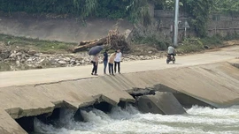 Lãnh đạo phường Trung Tâm đã kiểm tra thực tế Đập tràn Liên hiệp Ta Tiu
