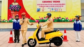 418 học sinh Trường Phổ thông Dân tộc Nội trú THPT Miền Tây được hướng dẫn kỹ năng lái xe an toàn