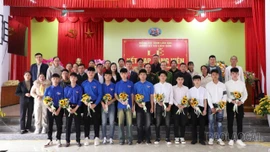 Xã Liên Sơn kết nạp 10 đảng viên mới là tân binh nhập ngũ năm 2026