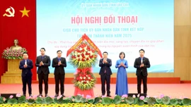 Chủ tịch UBND tỉnh Lào Cai Nguyễn Tuấn Anh đối thoại với thanh niên