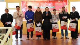 Nghĩa Lộ: Gần 70 suất quà Tết đến với người lao động