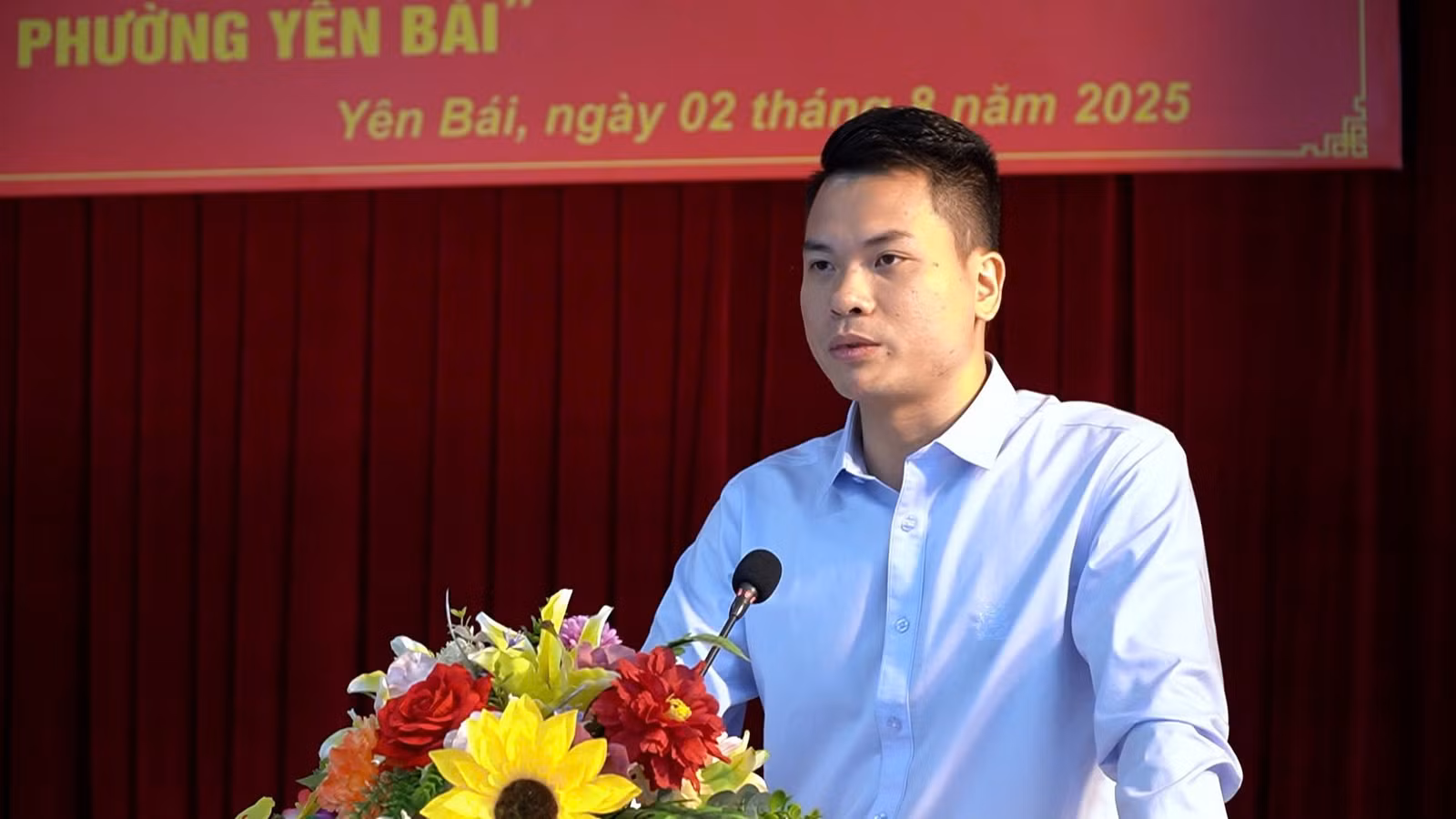 Lãnh đạo phường Yên Bái phát biểu tại chương trình.