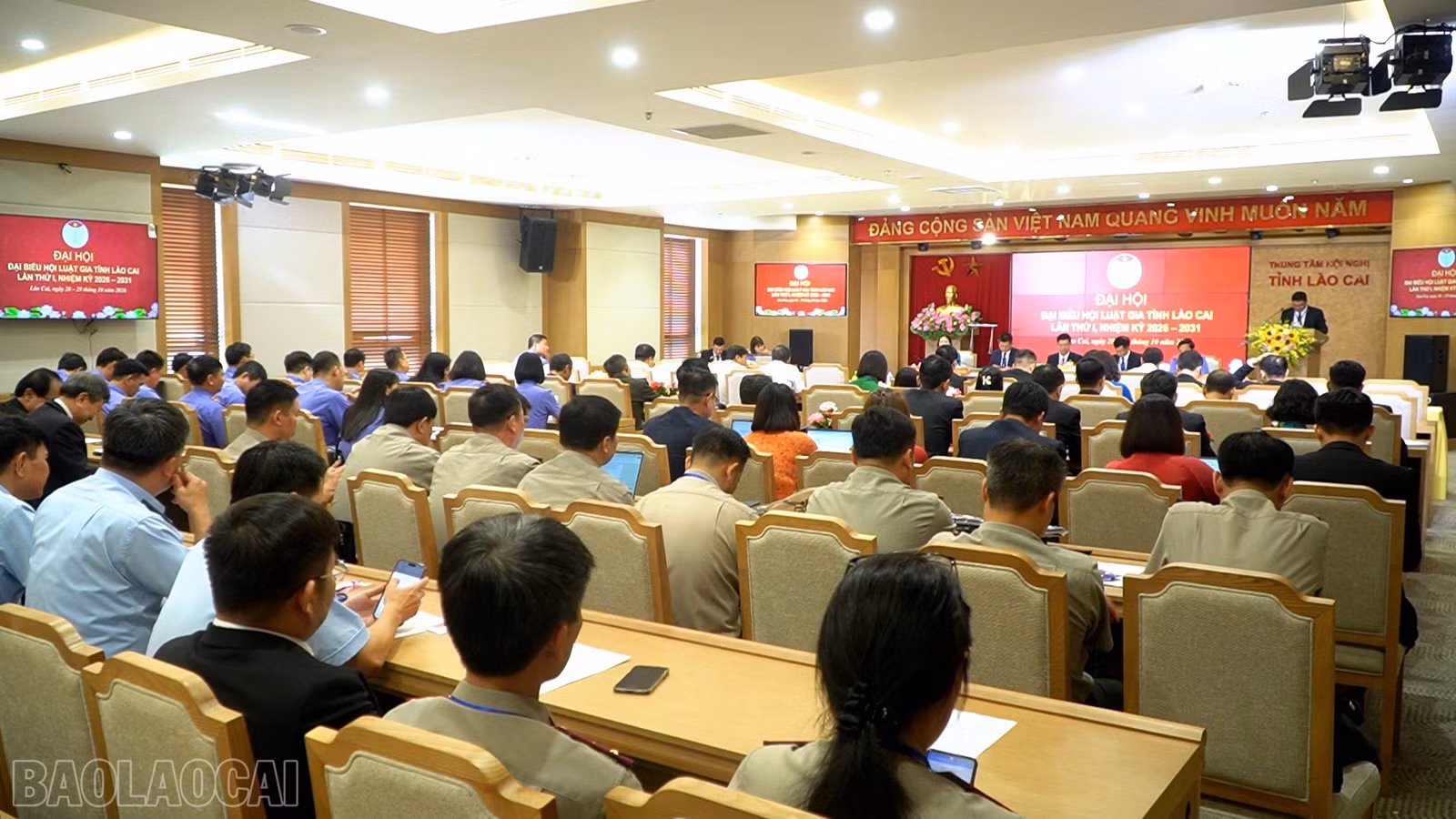 baolaocai-bl_sequence-0500-05-19-12still014.jpg