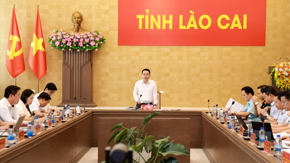 Chủ tịch UBND tỉnh Nguyễn Tuấn Anh phê bình một số chủ đầu tư có tỷ lệ giải ngân thấp