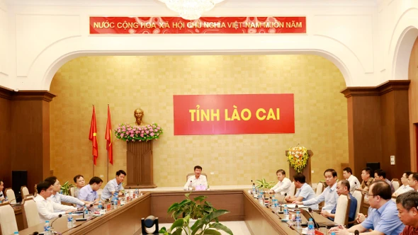 Thường trực UBND tỉnh cho ý kiến đối với phương án giải quyết ngập, úng ven sông Hồng