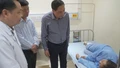 Đồng chí Hoàng Giang, Phó Bí thư Thường trực Tỉnh ủy Lào Cai thăm hỏi, chia buồn với gia đình có người bị nạn trong vụ sạt lở đất tại thôn Khe Qué, xã Xuân Ái