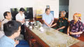 Phó Chủ tịch HĐND tỉnh Lý Bình Minh thăm, tặng quà gia đình chính sách