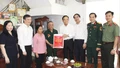 Bí thư Trung ương Đảng Trần Lưu Quang thăm, tặng quà gia đình chính sách, người có công tại xã Quy Mông